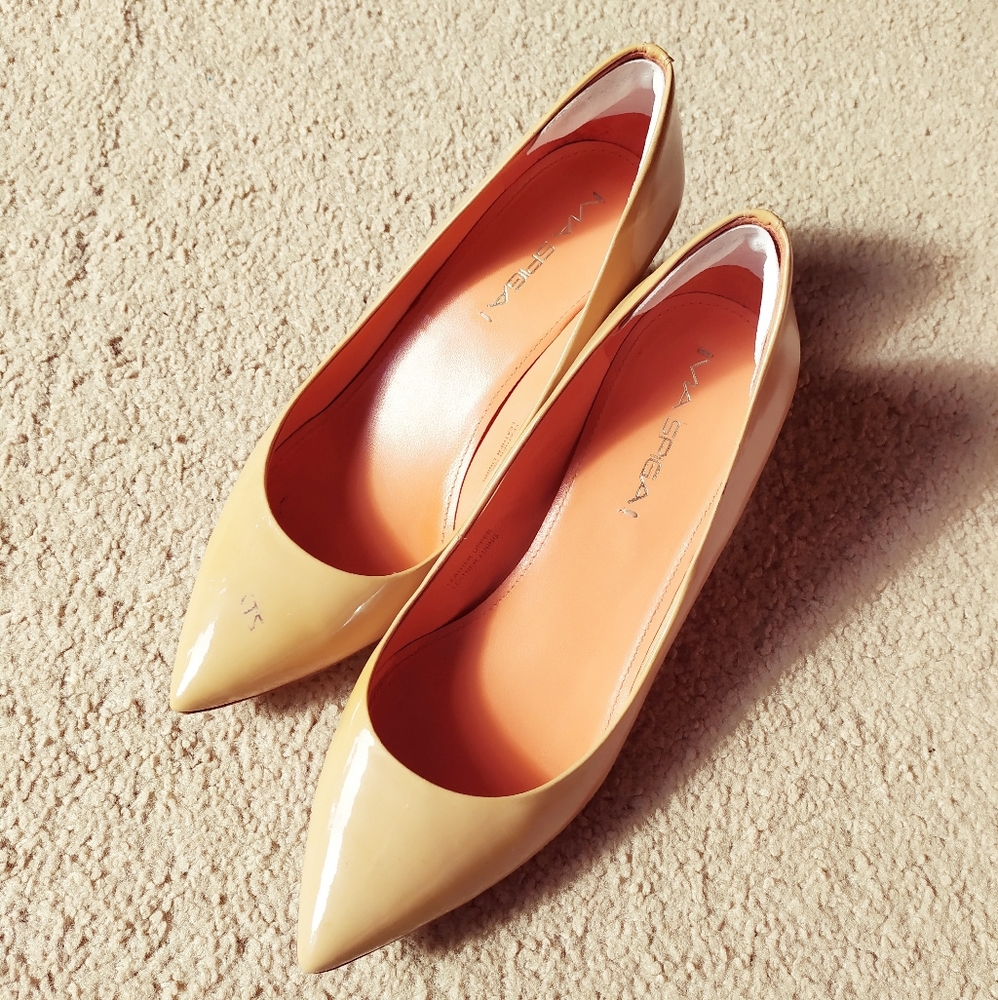 Via Spiga Angie Mushroom Patent Leather Pump Nude